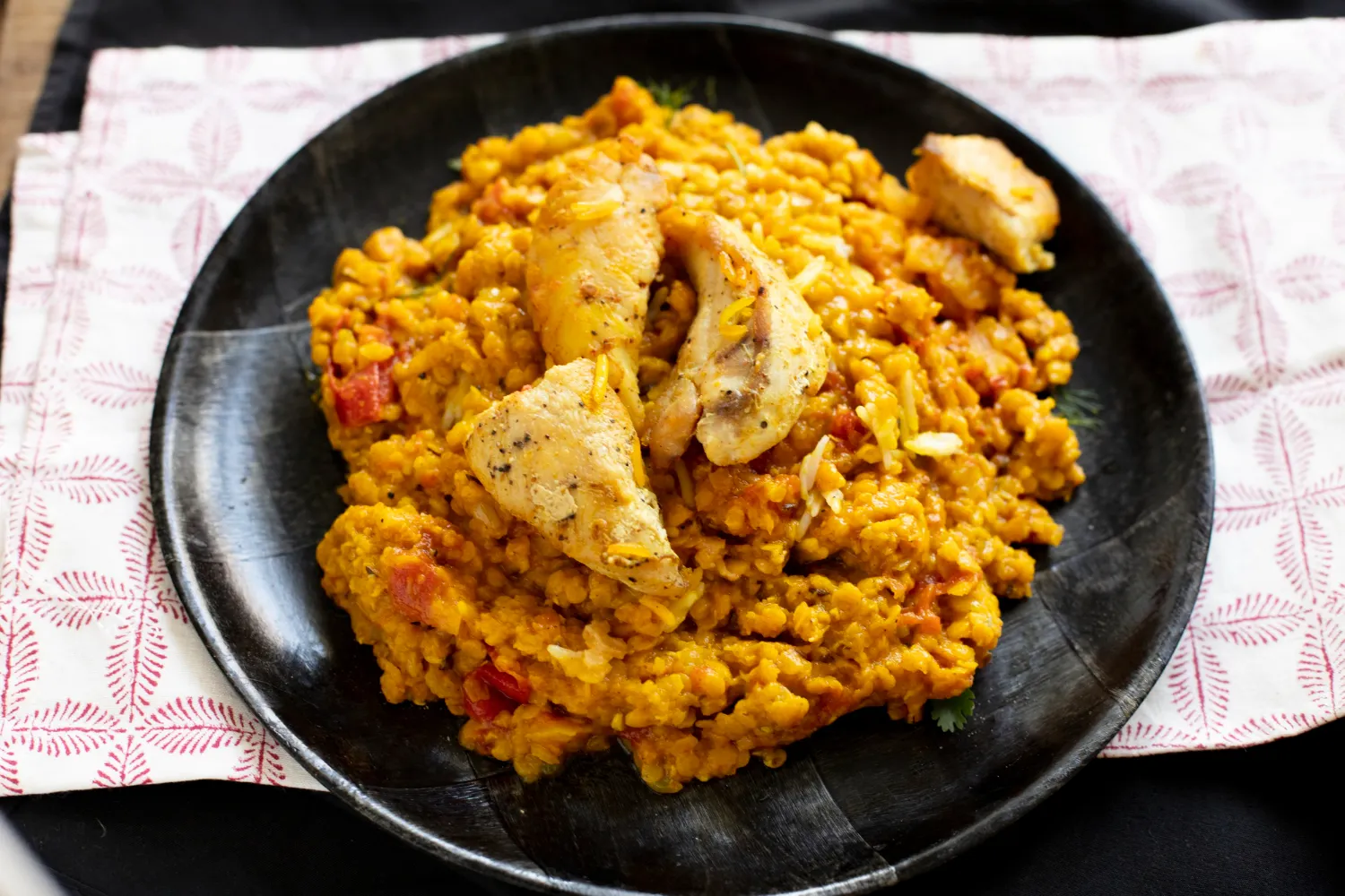 Arroz con pollo tradicional con manteca de cerdo