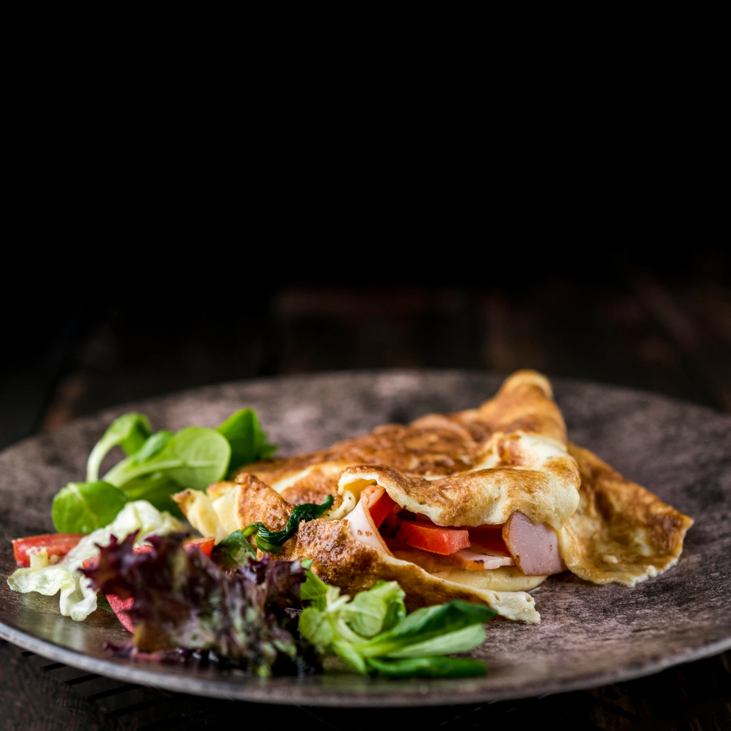 Creps de carne desmechada en salsa con manteca PORCELLO
