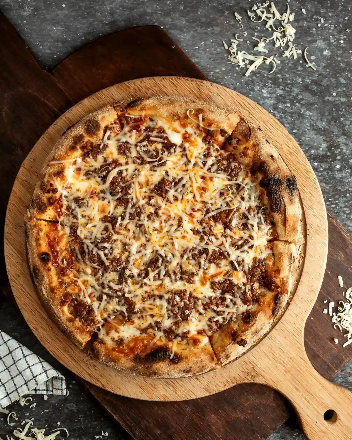 Pizza casera de carne molida con manteca PORCELLO